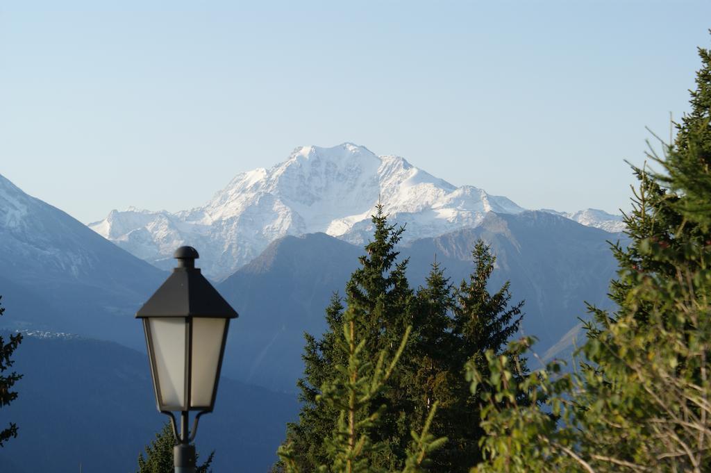 Swiss Chalet-Style Hotel Walliser Spycher Riederalp Room photo